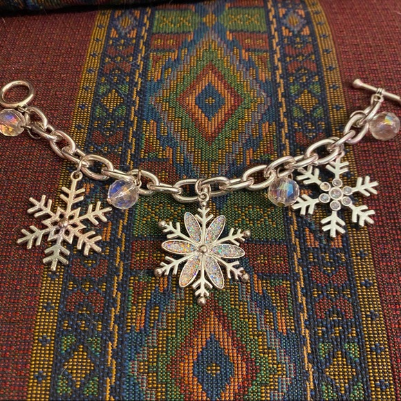 Jewelry - Snowflake bracelet (add to a bundle & it’s free)